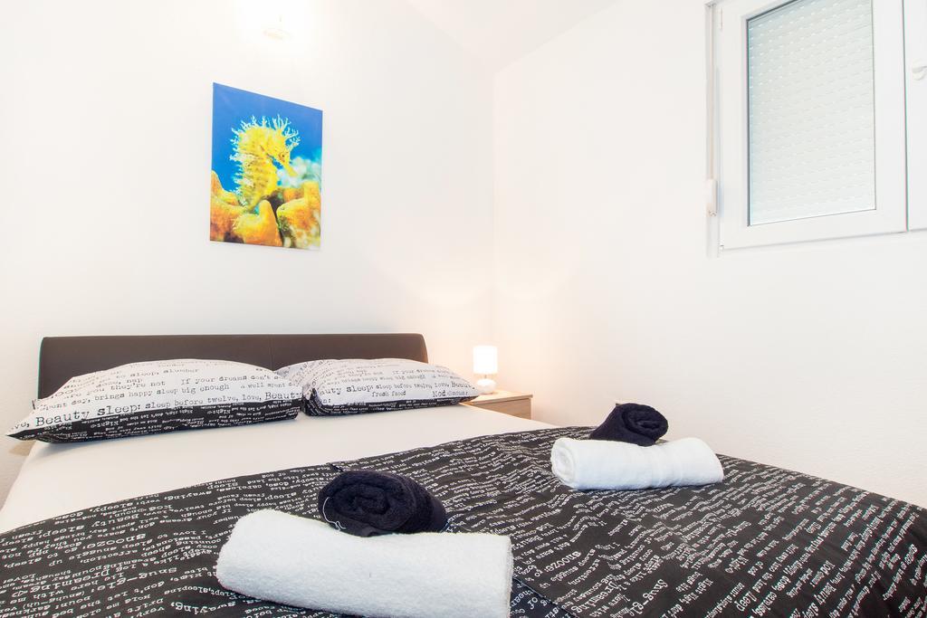 Apartma Private House With Garden Near The Bacvice Beach - Ksenia